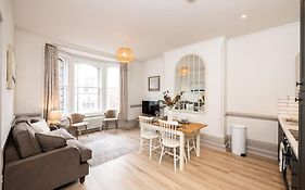 3 Castle Mews